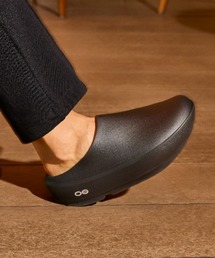 OOFOS（ウーフォス）の「【OOFOS】OOcloog+（サンダル）」