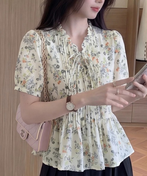 LUCPY(ラクピー)の「フラワープリントリボンブラウス(シャツ/ブラウス・レディース・ホワイト・XX-LARGE/X-LARGE/LARGE/MEDIUM)」の2枚目の写真