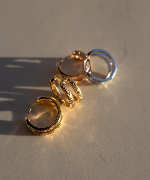 IRIEBEACH(アイリービーチ)の「parallel hoop pierce/【ハワイアンジュエリー】【サージカルステンレス】【金属アレルギー対応】【IRIEBEACH / アイリービーチ】つけっぱなしOK(ピアス(片耳用)・レディース・シルバー/ピンク/ゴールド・FREE)」の11枚目の写真