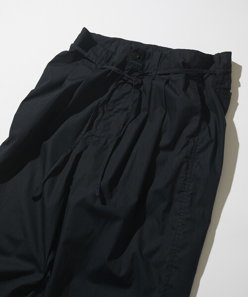 CAHLUMN(カウラム)の「CAHLUMN/カウラム Broadcloth 2Tuck Trousers(チノパンツ・メンズ・ブラウン/ネイビー・MEDIUM/LARGE/X-LARGE/XX-LARGE)」の3枚目の写真