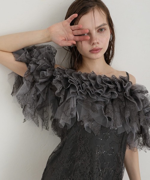 atlo(アトロ)の「ミモレ丈&ノースリーブ フォーマル グリッター オフショルダー Iライン セレモニー 結婚式二次会 パーティードレス オケージョンドレス お呼ばれ 同窓会成人式(ドレス・レディース・イエロー/チャコール/グレー・M)」の1枚目の写真