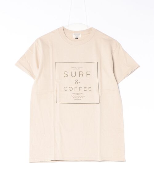 URBAN ISLAND SOCIETY(アーバンアイランドソサエティ)の「ショートスリーブ Tシャツ メンズ SURF & COFFEE / URBAN ISLAND SOCIETY(アーバンアイランドソサエティ)(Tシャツ/カットソー・メンズ・サンドベージュ・SMALL)」の1枚目の写真