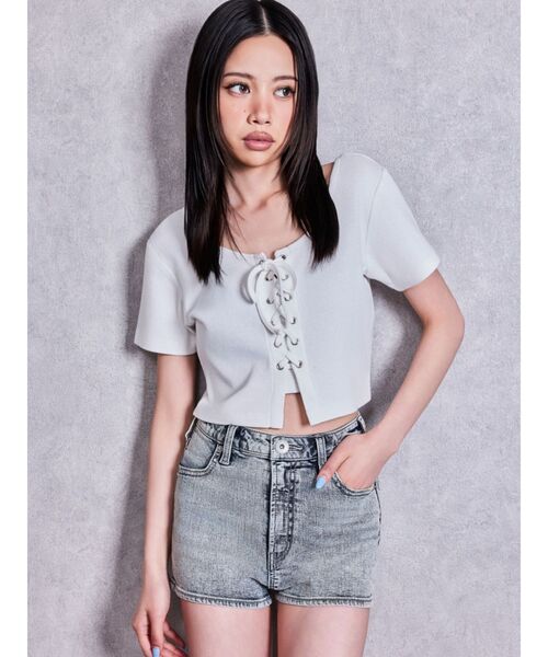 GYDA(ジェイダ)の「ハイウエストsacred edge crossポケットデニムショートパンツ(デニムパンツ・レディース・ライトブルー/インディゴブルー・X-SMALL/SMALL/MEDIUM)」の19枚目の写真