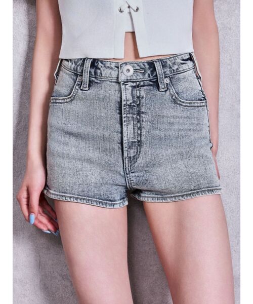GYDA(ジェイダ)の「ハイウエストsacred edge crossポケットデニムショートパンツ(デニムパンツ・レディース・ライトブルー/インディゴブルー・X-SMALL/SMALL/MEDIUM)」の5枚目の写真