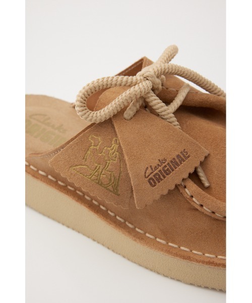 MOUSSY(マウジー)の「CLARKS NOMAD MULE(スニーカー・レディース・ネイビー/ベージュ・23.5cm/24cm/24.5cm)」の9枚目の写真