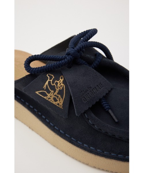 MOUSSY(マウジー)の「CLARKS NOMAD MULE(スニーカー・レディース・ネイビー/ベージュ・23.5cm/24cm/24.5cm)」の19枚目の写真
