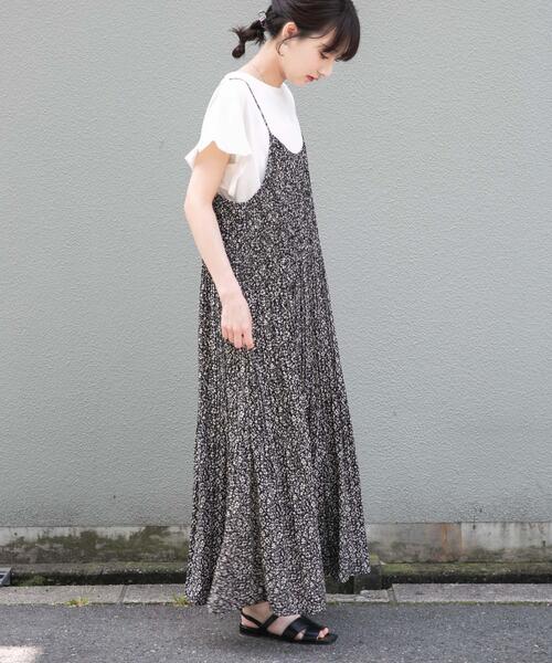 ITEMS URBANRESEARCH(アイテムズ アーバンリサーチ)の「プリーツプリントキャミワンピース(ワンピース・レディース・ネイビー/ブラック・FREE)」の1枚目の写真