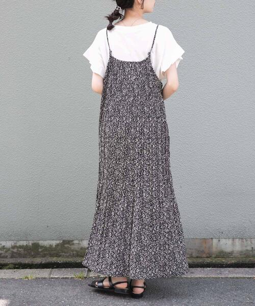 ITEMS URBANRESEARCH(アイテムズ アーバンリサーチ)の「プリーツプリントキャミワンピース(ワンピース・レディース・ネイビー/ブラック・FREE)」の8枚目の写真