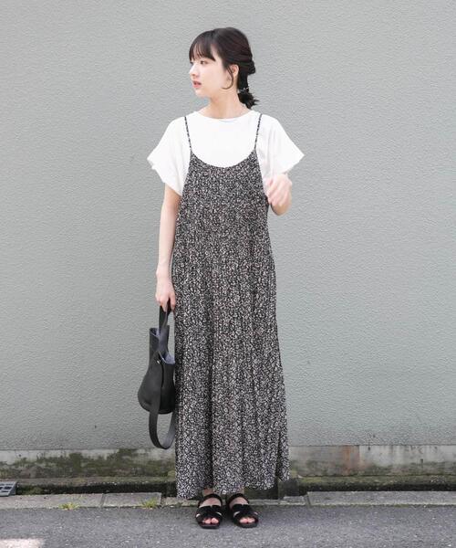 ITEMS URBANRESEARCH(アイテムズ アーバンリサーチ)の「プリーツプリントキャミワンピース(ワンピース・レディース・ネイビー/ブラック・FREE)」の6枚目の写真