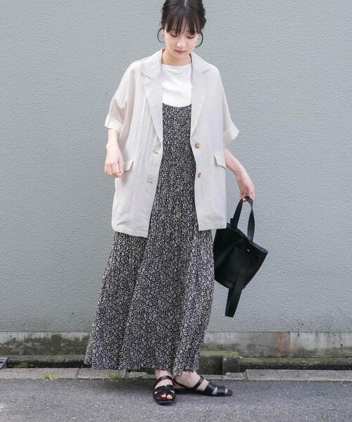 ITEMS URBANRESEARCH(アイテムズ アーバンリサーチ)の「プリーツプリントキャミワンピース(ワンピース・レディース・ネイビー/ブラック・FREE)」の4枚目の写真