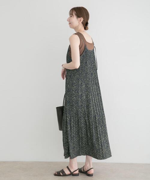 ITEMS URBANRESEARCH(アイテムズ アーバンリサーチ)の「プリーツプリントキャミワンピース(ワンピース・レディース・ネイビー/ブラック・FREE)」の18枚目の写真