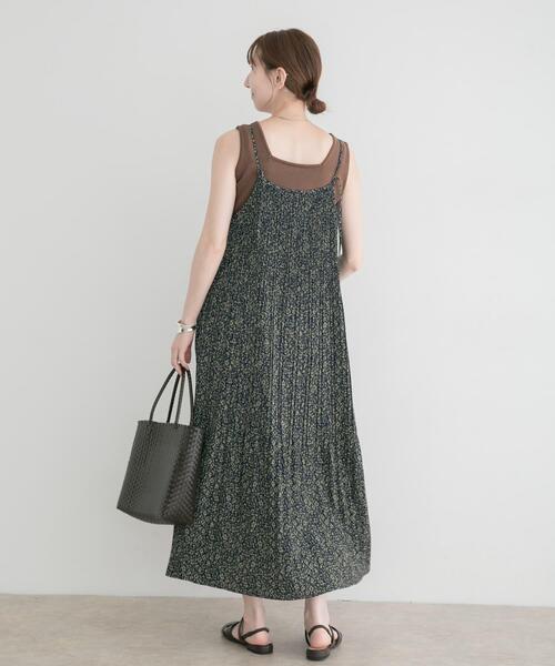 ITEMS URBANRESEARCH(アイテムズ アーバンリサーチ)の「プリーツプリントキャミワンピース(ワンピース・レディース・ネイビー/ブラック・FREE)」の17枚目の写真