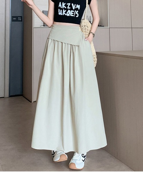 &soiree(アンドソワレ)の「アシンメトリーボタン付きフレアスカート(スカート・レディース・ブラック/ベージュ/オフホワイト・SMALL/MEDIUM/LARGE/X-LARGE)」の3枚目の写真
