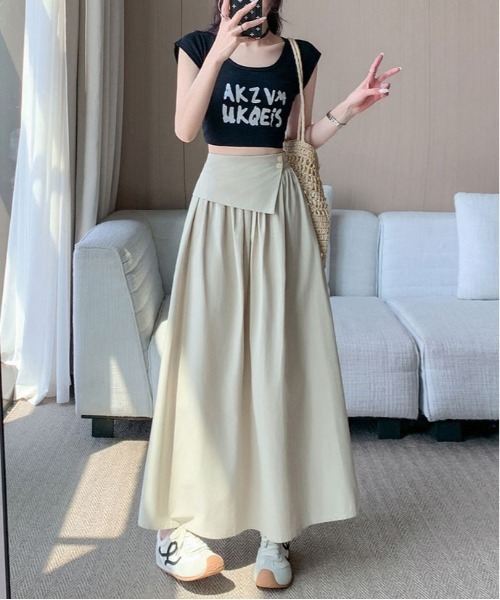 &soiree(アンドソワレ)の「アシンメトリーボタン付きフレアスカート(スカート・レディース・ブラック/ベージュ/オフホワイト・SMALL/MEDIUM/LARGE/X-LARGE)」の8枚目の写真