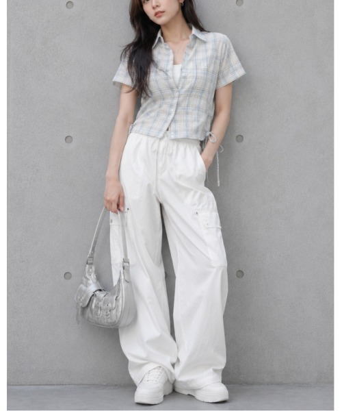 FAZVY(ファズビー)の「チェック柄半袖シャツ(シャツ/ブラウス・レディース・ホワイト/ネイビー・M/S)」の8枚目の写真