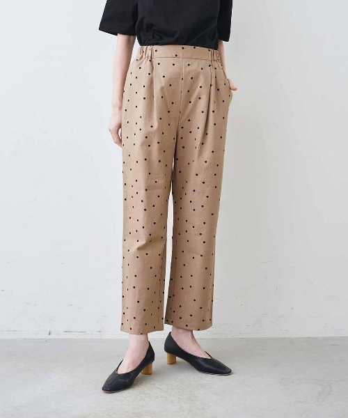 IEDIT(イディット)の「IEDIT コットンリネン素材のドットプリントゆるテーパードパンツ(その他パンツ・レディース・ベージュ系その他/ネイビー系・L/M/3L/LL)」の1枚目の写真