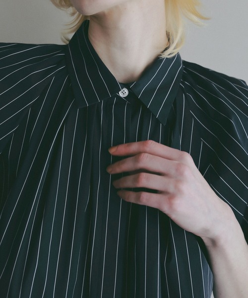 MANOF（マノフ）の「TUCK PUFF SLEEVE SHIRT（シャツ/ブラウス・レディース・ネイビー系/ホワイト/ホワイト系・F）」の19枚目の写真