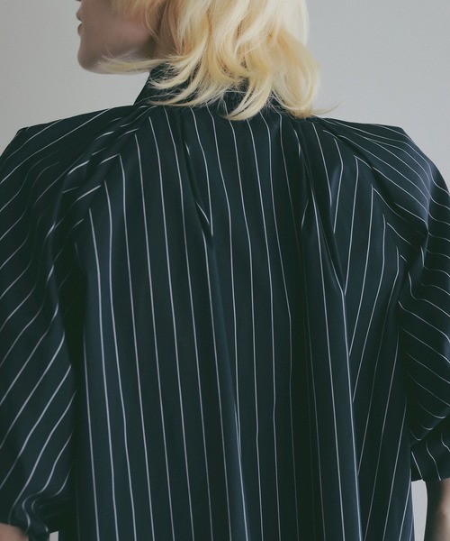 MANOF（マノフ）の「TUCK PUFF SLEEVE SHIRT（シャツ/ブラウス・レディース・ネイビー系/ホワイト/ホワイト系・F）」の21枚目の写真