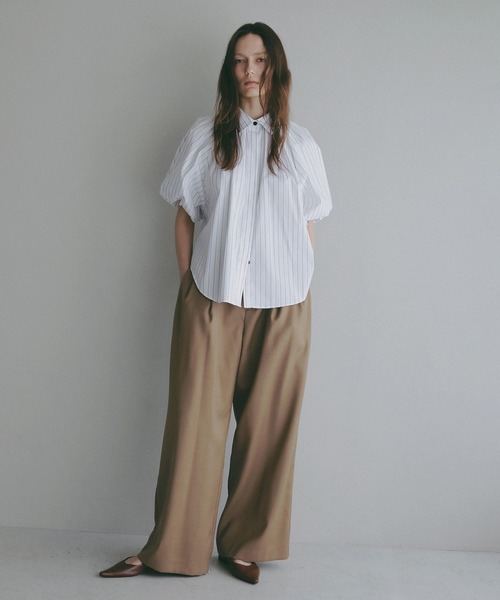 MANOF（マノフ）の「TUCK PUFF SLEEVE SHIRT（シャツ/ブラウス・レディース・ネイビー系/ホワイト/ホワイト系・F）」の4枚目の写真