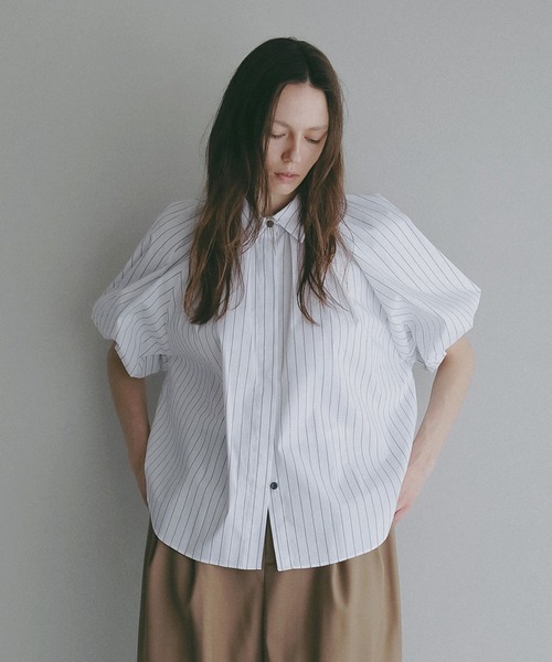 MANOF（マノフ）の「TUCK PUFF SLEEVE SHIRT（シャツ/ブラウス・レディース・ネイビー系/ホワイト/ホワイト系・F）」の6枚目の写真