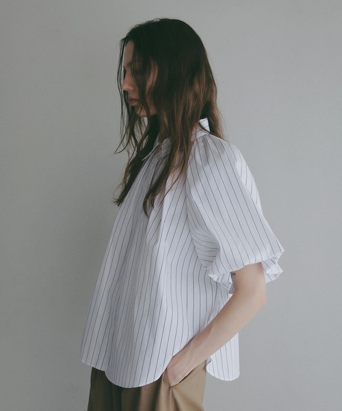 MANOF（マノフ）の「TUCK PUFF SLEEVE SHIRT（シャツ/ブラウス・レディース・ネイビー系/ホワイト/ホワイト系・F）」の9枚目の写真