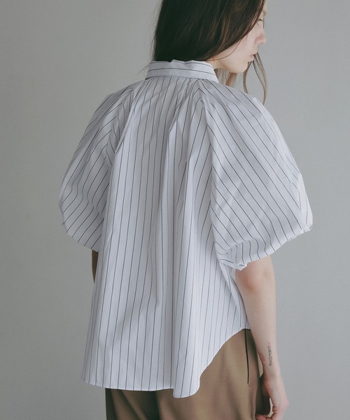MANOF（マノフ）の「TUCK PUFF SLEEVE SHIRT（シャツ/ブラウス・レディース・ネイビー系/ホワイト/ホワイト系・F）」の11枚目の写真