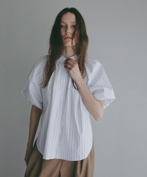 MANOF（マノフ）の「TUCK PUFF SLEEVE SHIRT（シャツ/ブラウス・レディース・ネイビー系/ホワイト/ホワイト系・F）」の8枚目の写真