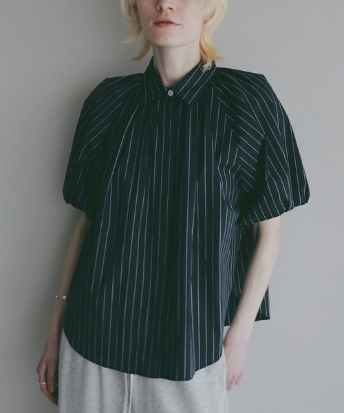 MANOF（マノフ）の「TUCK PUFF SLEEVE SHIRT（シャツ/ブラウス・レディース・ネイビー系/ホワイト/ホワイト系・F）」の12枚目の写真