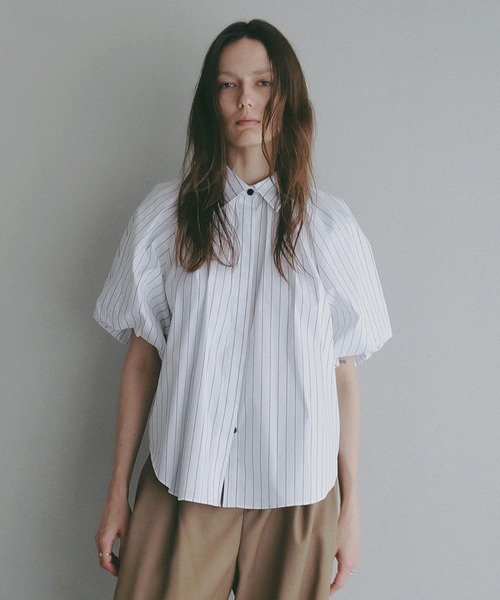 MANOF（マノフ）の「TUCK PUFF SLEEVE SHIRT（シャツ/ブラウス・レディース・ネイビー系/ホワイト/ホワイト系・F）」の5枚目の写真