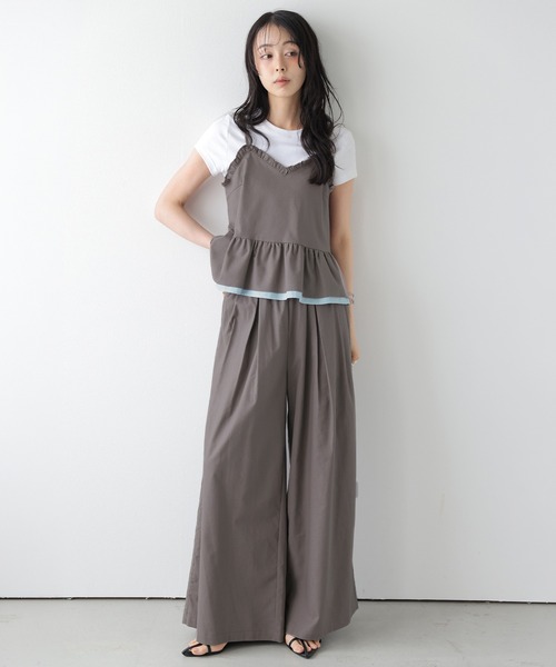 AMELY(エミリー)の「配色フリルペプラムセットアップ(セットアップ・レディース・ネイビー/カーキ/モカ・フリー)」の4枚目の写真