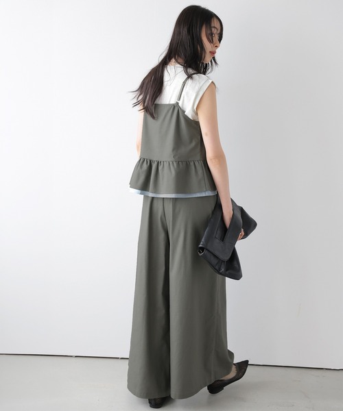 AMELY(エミリー)の「配色フリルペプラムセットアップ(セットアップ・レディース・ネイビー/カーキ/モカ・フリー)」の8枚目の写真