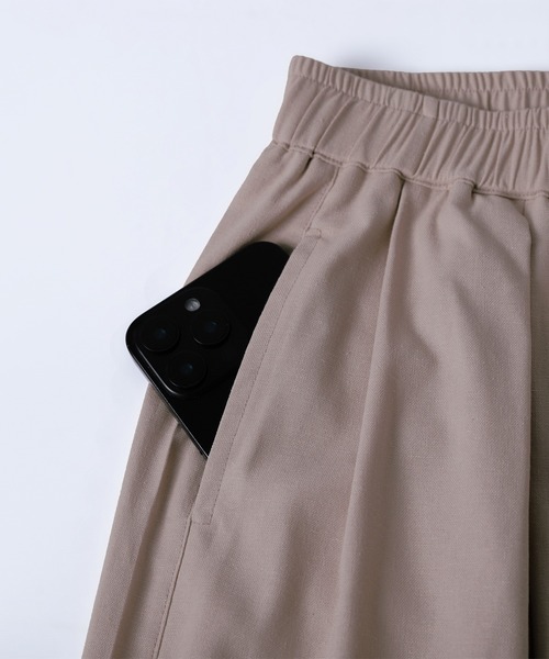AMELY(エミリー)の「配色フリルペプラムセットアップ(セットアップ・レディース・ネイビー/カーキ/モカ・フリー)」の18枚目の写真