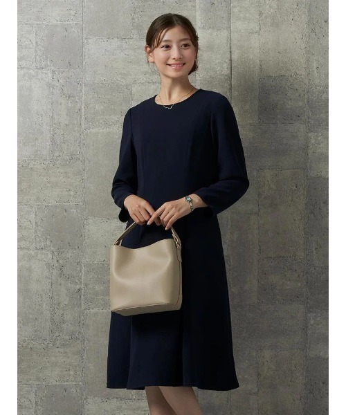 Perfect Suit FActory(パーフェクトスーツファクトリー)の「バックサテンジョーゼット ワンピース(ワンピース・レディース・ネイビー・M/L/SS)」の1枚目の写真