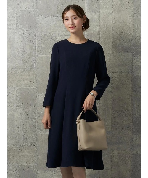Perfect Suit FActory(パーフェクトスーツファクトリー)の「バックサテンジョーゼット ワンピース(ワンピース・レディース・ネイビー・M/L/SS)」の3枚目の写真