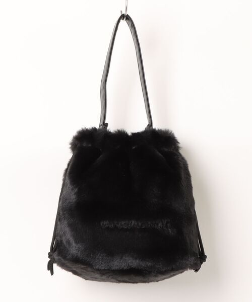 1PIU1UGUALE3  RELAX （ウノピゥウノウグァーレトレ リラックス）の「【1PIU1UGUALE3 RELAX】FUR DRAWSTRING BAG（ショルダーバッグ・メンズ・ブラック/ホワイト・FREE）」の3枚目の写真
