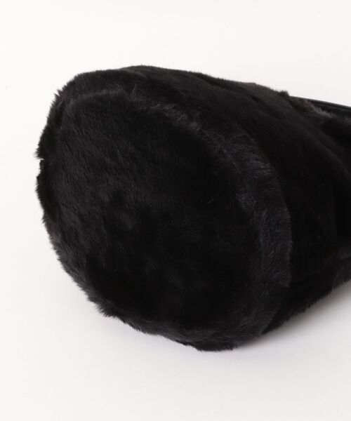 1PIU1UGUALE3  RELAX （ウノピゥウノウグァーレトレ リラックス）の「【1PIU1UGUALE3 RELAX】FUR DRAWSTRING BAG（ショルダーバッグ・メンズ・ブラック/ホワイト・FREE）」の4枚目の写真
