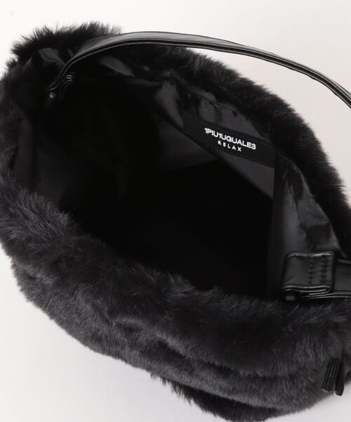 1PIU1UGUALE3  RELAX （ウノピゥウノウグァーレトレ リラックス）の「【1PIU1UGUALE3 RELAX】FUR DRAWSTRING BAG（ショルダーバッグ・メンズ・ブラック/ホワイト・FREE）」の5枚目の写真