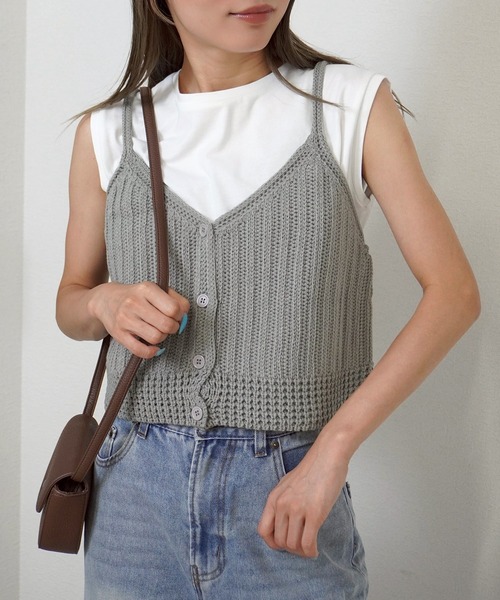 gossara(ゴサラ)の「【いつものコーデをアップデート】前開きニットビスチェ(キャミソール・レディース・グレー/ブラウン/アイボリー・FREE)」の2枚目の写真