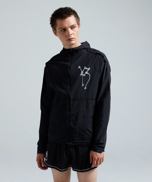 Y-3(ワイスリー)の「Y-3 CHITO GRAPHIC RUNNING JACKET(ブルゾン・メンズ・ブラック・LARGE/X-LARGE/XX-LARGE/X-SMALL/SMALL/MEDIUM)」の1枚目の写真