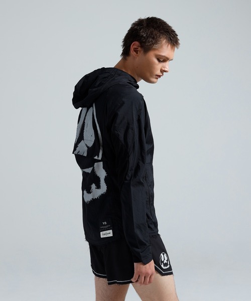 Y-3(ワイスリー)の「Y-3 CHITO GRAPHIC RUNNING JACKET(ブルゾン・メンズ・ブラック・LARGE/X-LARGE/XX-LARGE/X-SMALL/SMALL/MEDIUM)」の7枚目の写真