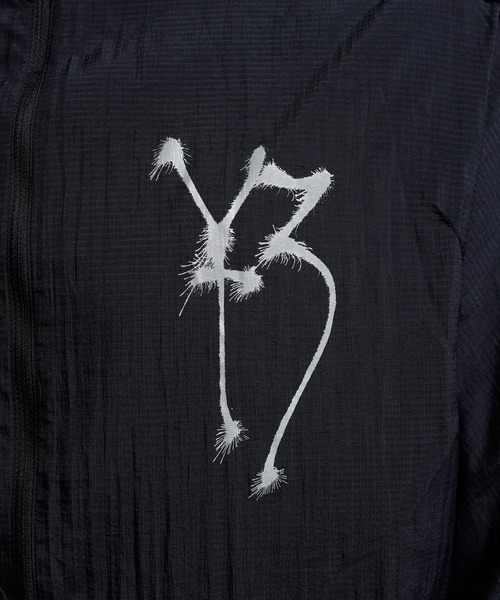 Y-3(ワイスリー)の「Y-3 CHITO GRAPHIC RUNNING JACKET(ブルゾン・メンズ・ブラック・LARGE/X-LARGE/XX-LARGE/X-SMALL/SMALL/MEDIUM)」の10枚目の写真