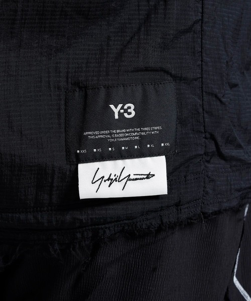 Y-3(ワイスリー)の「Y-3 CHITO GRAPHIC RUNNING JACKET(ブルゾン・メンズ・ブラック・LARGE/X-LARGE/XX-LARGE/X-SMALL/SMALL/MEDIUM)」の2枚目の写真