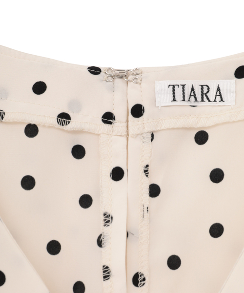 Tiara(ティアラ)の「シフォンコンビドットブラウス(セットアップ可)(シャツ/ブラウス・レディース・ブラック/ホワイト・FREE)」の4枚目の写真