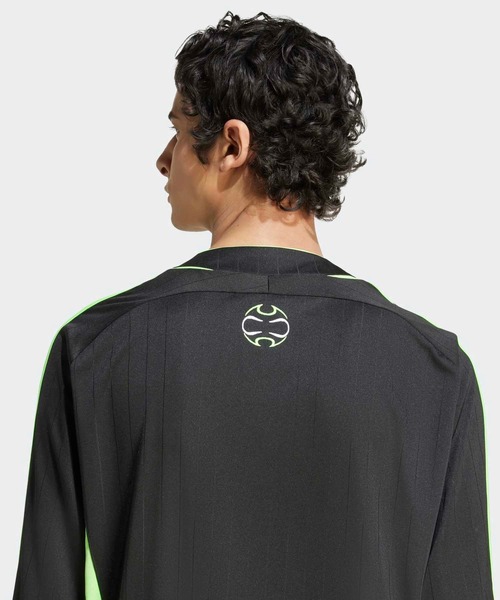 adidas(アディダス)の「チームガイスト アディカラー 長袖Tシャツ / ロンT / アディダスオリジナルス adidas Originals(Tシャツ/カットソー・メンズ・ブラック・XX-SMALL/XX-LARGE/3XL/LARGE/X-SMALL/X-LARGE/SMALL/MEDIUM)」の4枚目の写真
