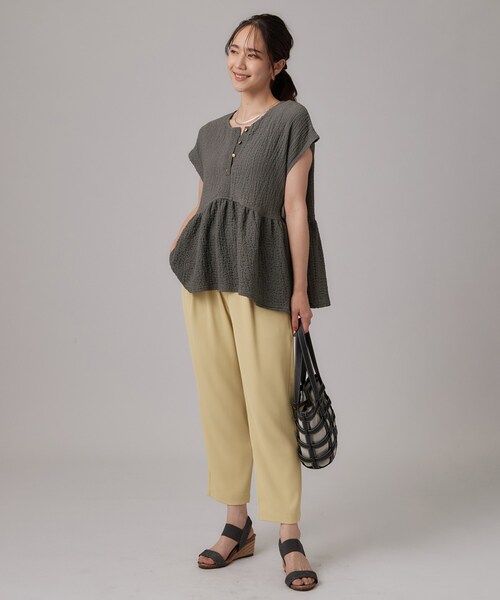 SHOO・LA・RUE(シューラルー)の「【S-LL/洗濯機可】サイドリボン付き ポコポコペプラムトップス(Tシャツ/カットソー・レディース・ダークグレー/サックスブルー/アイボリー系・04/03/02/01)」の14枚目の写真