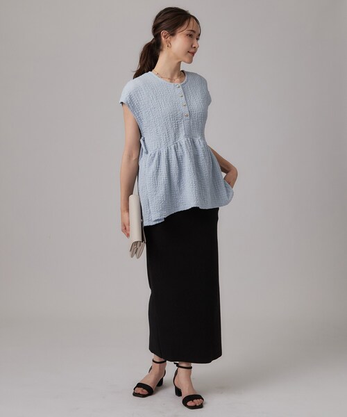 SHOO・LA・RUE(シューラルー)の「【S-LL/洗濯機可】サイドリボン付き ポコポコペプラムトップス(Tシャツ/カットソー・レディース・ダークグレー/サックスブルー/アイボリー系・04/03/02/01)」の7枚目の写真
