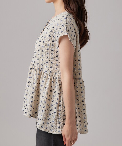 SHOO・LA・RUE(シューラルー)の「【S-LL/洗濯機可】サイドリボン付き ポコポコペプラムトップス(Tシャツ/カットソー・レディース・ダークグレー/サックスブルー/アイボリー系・04/03/02/01)」の10枚目の写真