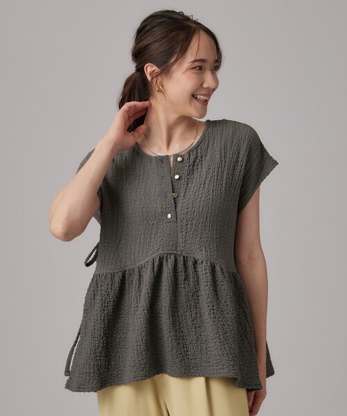 SHOO・LA・RUE(シューラルー)の「【S-LL/洗濯機可】サイドリボン付き ポコポコペプラムトップス(Tシャツ/カットソー・レディース・ダークグレー/サックスブルー/アイボリー系・04/03/02/01)」の21枚目の写真