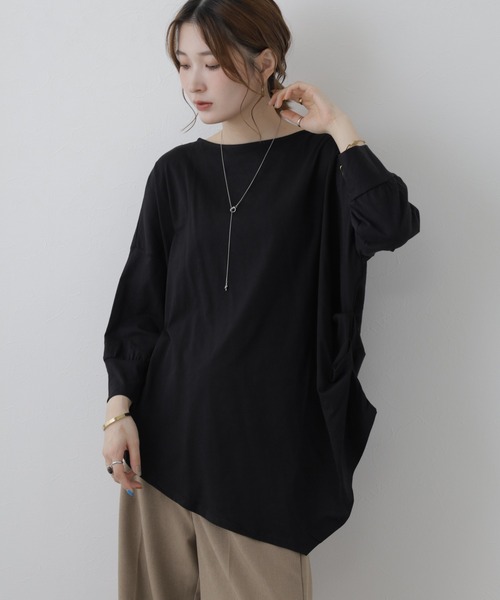 FUNALIVE(ファンアライブ)の「アシンメトリー タック シャーリング マキシ丈裾Tシャツ 長袖(Tシャツ/カットソー・レディース・ホワイト/ブラック/ベージュ/カーキ・LL~3L/4L~5L/M~L)」の1枚目の写真