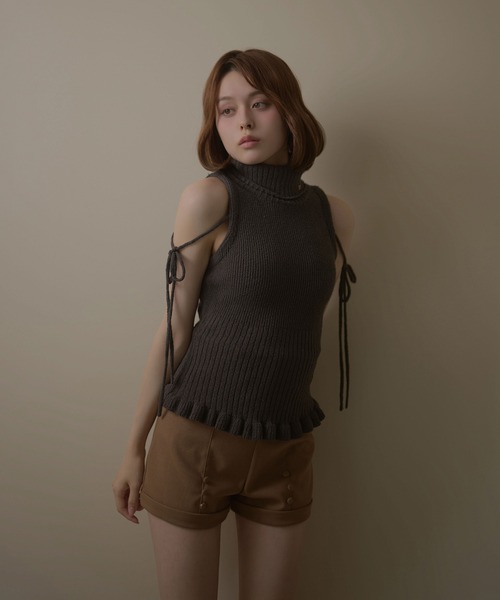 M DOLLY（エムドリー）の「*M DOLLY original* Ruffle manon knit tops / ラッフルマノンニットトップス（ニット/セーター・レディース・ダークグレー/ピンクベージュ・FREE）」の3枚目の写真